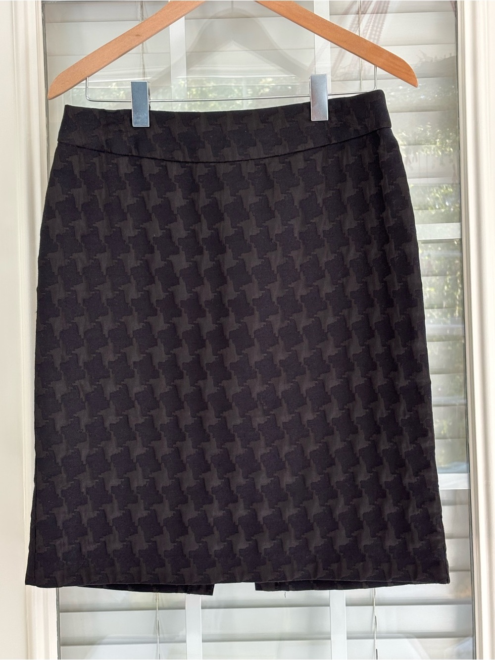 Classic ,1990s, Black on black Houndstooth ,Pencil Skirt, size 6